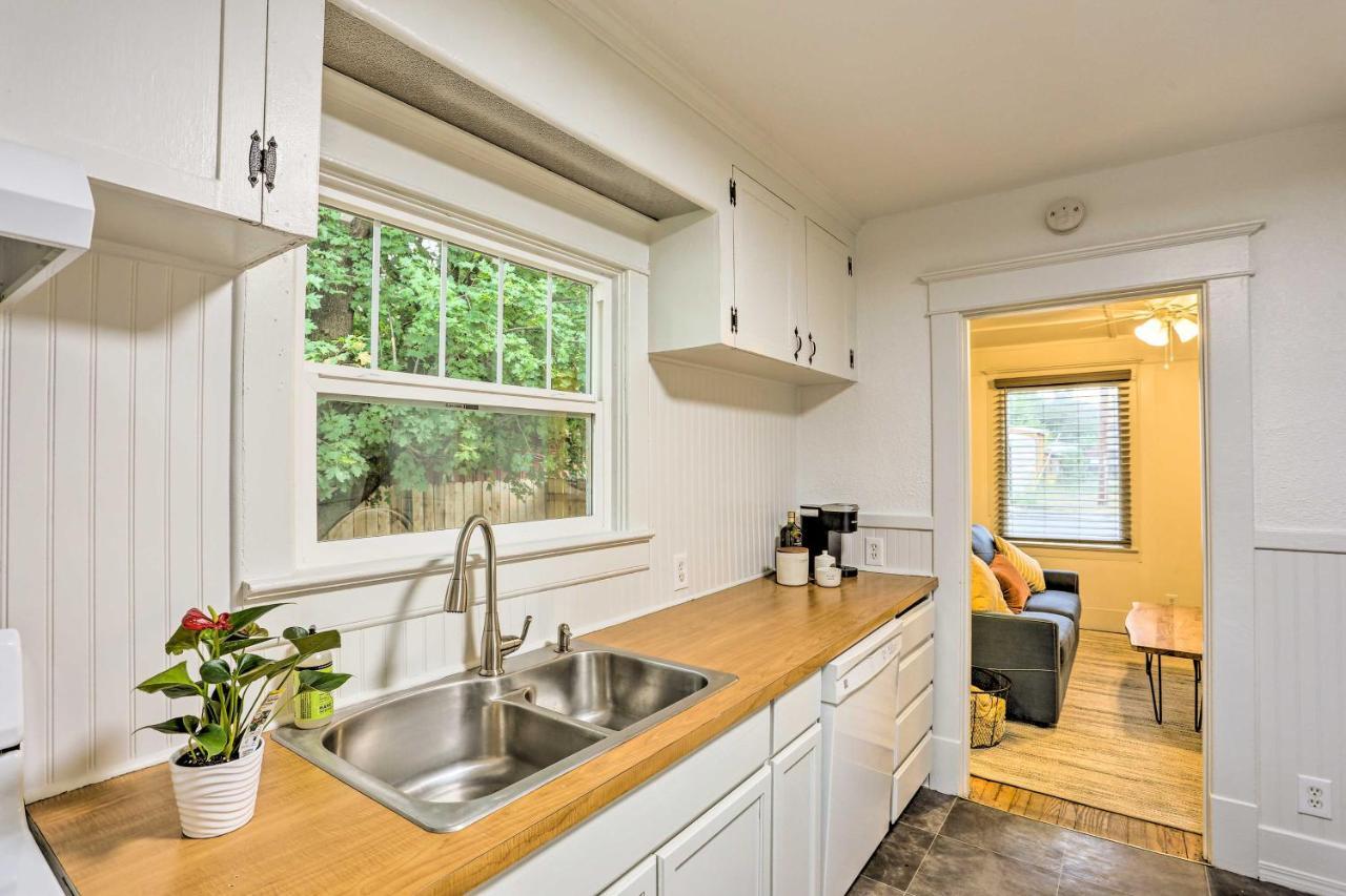 Pet-Friendly Baker City Escape With Private Yard! 외부 사진