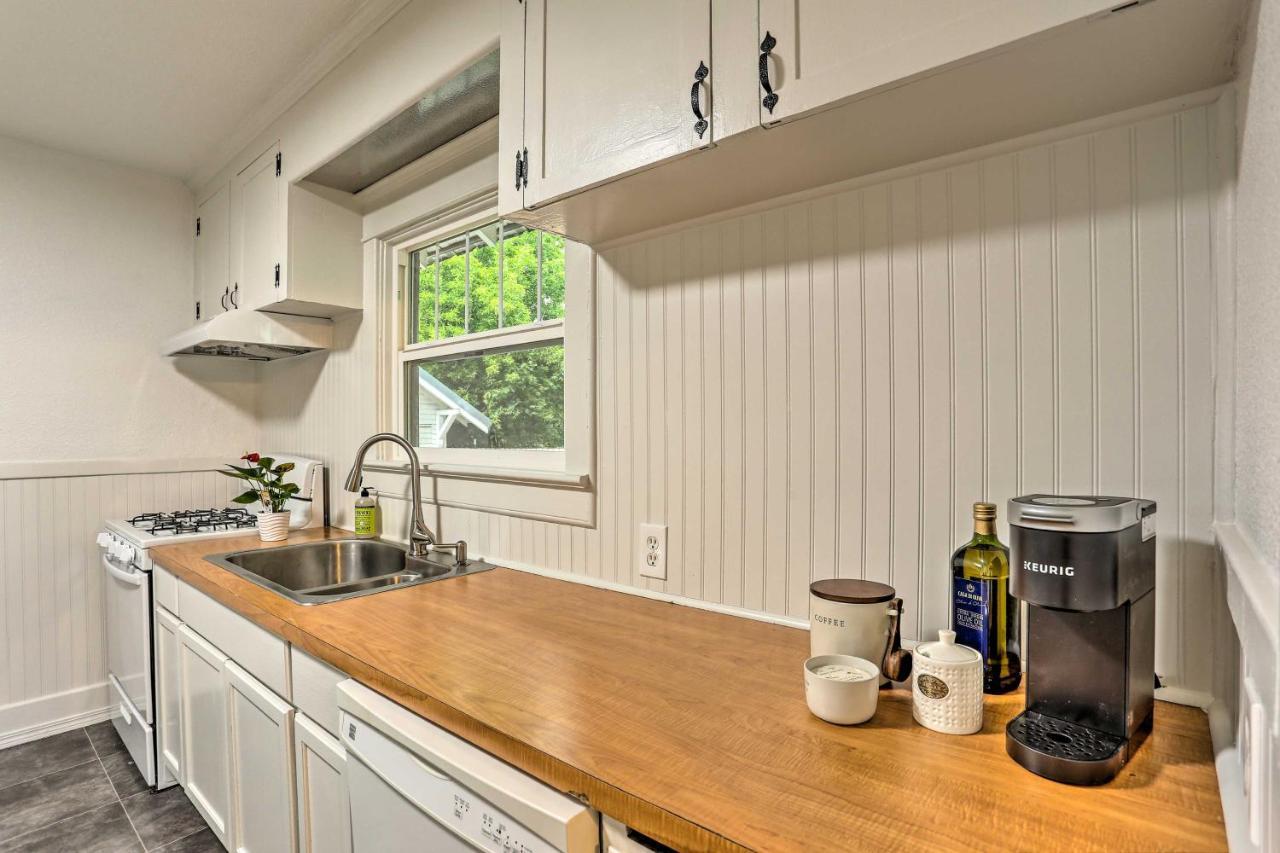 Pet-Friendly Baker City Escape With Private Yard! 외부 사진