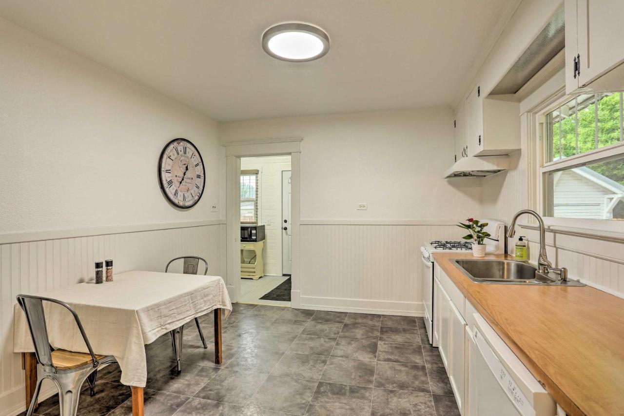 Pet-Friendly Baker City Escape With Private Yard! 외부 사진